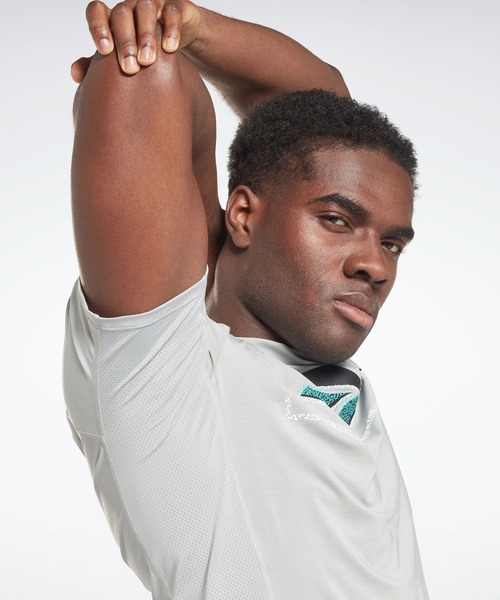 Reebok(リーボック)の「アクティブチル グラフィック アスリート Tシャツ / Activchill Graphic Athlete T-Shirt(Tシャツ/カットソー・メンズ・グレー/パープル/ブラック・SMALL/MEDIUM/LARGE/X-LARGE/XX-LARGE/X-SMALL/XXX-LARGE)」の7枚目の写真