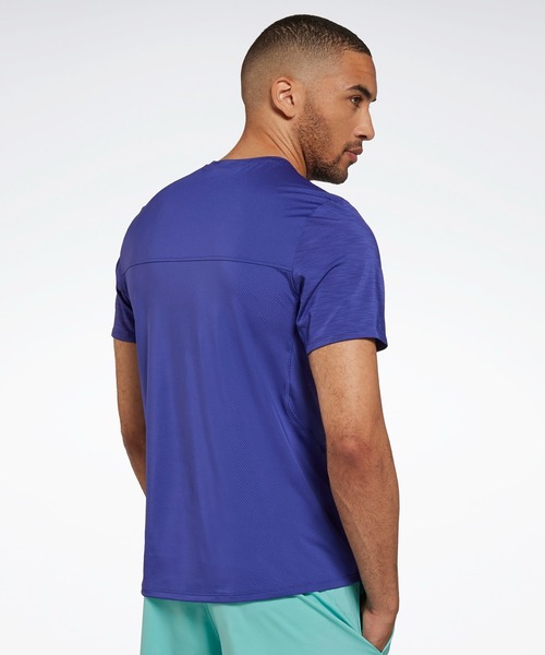 Reebok(リーボック)の「アクティブチル グラフィック アスリート Tシャツ / Activchill Graphic Athlete T-Shirt(Tシャツ/カットソー・メンズ・グレー/パープル/ブラック・SMALL/MEDIUM/LARGE/X-LARGE/XX-LARGE/X-SMALL/XXX-LARGE)」の9枚目の写真