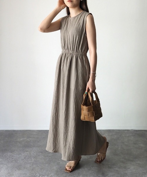 Riberry（リベリー）の「パッチポケットノースリーブワンピース（ワンピース・レディース・ブラック/グレイッシュベージュ・MEDIUM）」の4枚目の写真