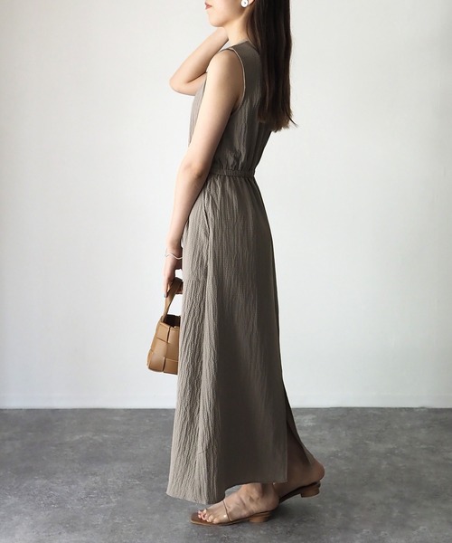 Riberry（リベリー）の「パッチポケットノースリーブワンピース（ワンピース・レディース・ブラック/グレイッシュベージュ・MEDIUM）」の3枚目の写真