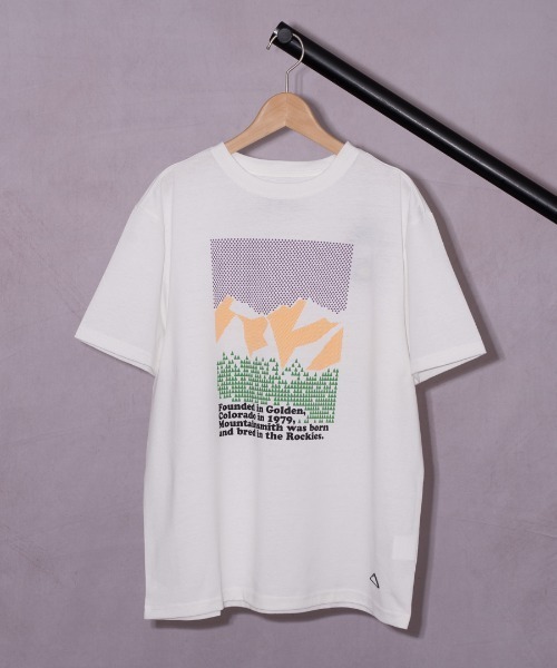 MOUNTAIN SMITH（マウンテンスミス）の「【 MOUNTAIN SMITH / マウンテンスミス 】 ブランド ロゴ グラフィック プリント Tシャツ MS0-00M-221026（Tシャツ/カットソー・メンズ・ホワイト/ブラック/オリーブドラブ・L/XL/M/S）」の2枚目の写真
