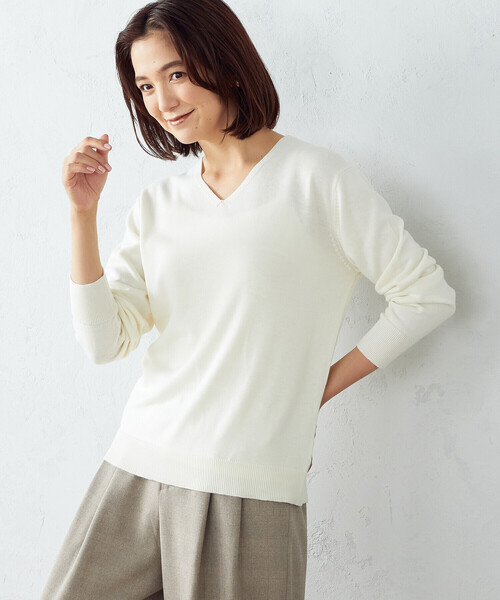 COMME CA ISM（コムサイズム）の「Ｖネックニット（ニット/セーター・レディース・アイボリー/ライラック/グレイッシュベージュ/ブラック・SMALL/MEDIUM/LARGE）」の2枚目の写真