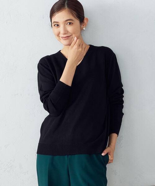 COMME CA ISM（コムサイズム）の「Ｖネックニット（ニット/セーター・レディース・アイボリー/ライラック/グレイッシュベージュ/ブラック・SMALL/MEDIUM/LARGE）」の9枚目の写真