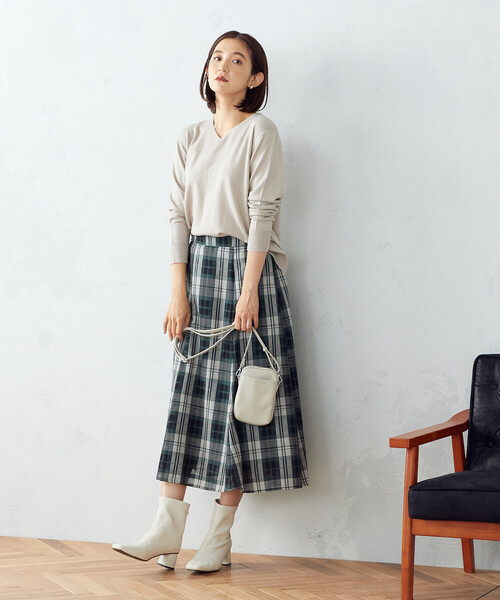 COMME CA ISM（コムサイズム）の「Ｖネックニット（ニット/セーター・レディース・アイボリー/ライラック/グレイッシュベージュ/ブラック・SMALL/MEDIUM/LARGE）」の10枚目の写真