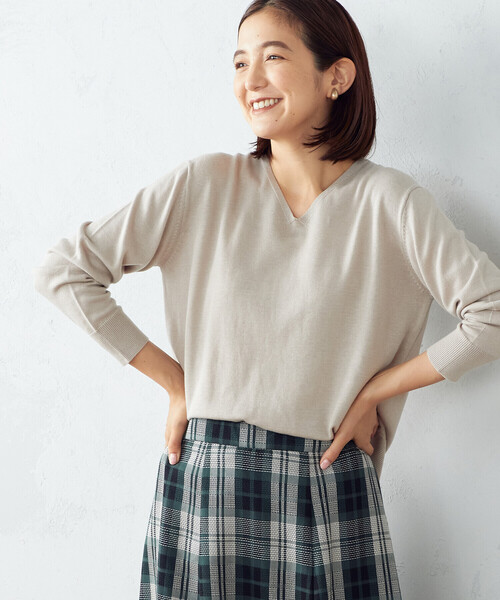 COMME CA ISM（コムサイズム）の「Ｖネックニット（ニット/セーター・レディース・アイボリー/ライラック/グレイッシュベージュ/ブラック・SMALL/MEDIUM/LARGE）」の11枚目の写真