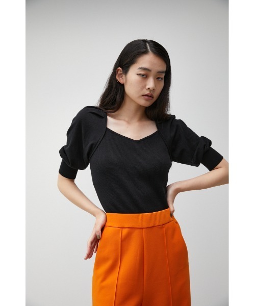 AZUL by moussy(アズールバイマウジー)の「IRREGULAR NECK PUFF KNIT(ニット/セーター・レディース・ブラック/ダークグリーン/マジェンタ/ライトベージュ・SMALL/MEDIUM)」の5枚目の写真