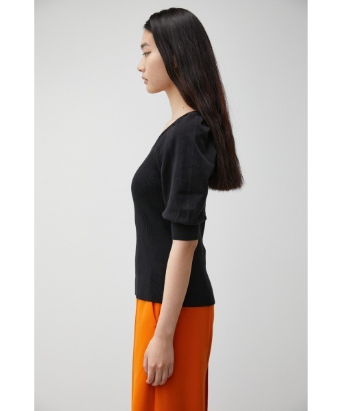 AZUL by moussy(アズールバイマウジー)の「IRREGULAR NECK PUFF KNIT(ニット/セーター・レディース・ブラック/ダークグリーン/マジェンタ/ライトベージュ・SMALL/MEDIUM)」の9枚目の写真