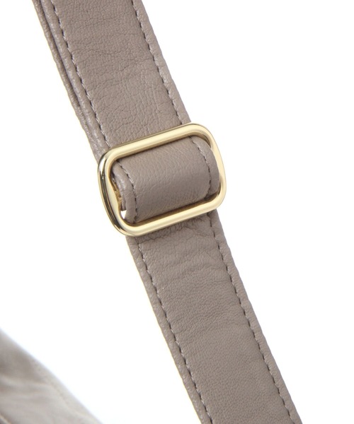 LEPSIM（レプシィム）の「フェイクレザーBIGショルダーバッグ　123146（ショルダーバッグ・レディース・ブラック/アイボリー/グレイッシュベージュ・ONE SIZE）」の12枚目の写真