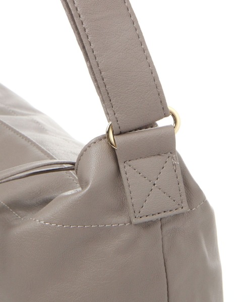 LEPSIM（レプシィム）の「フェイクレザーBIGショルダーバッグ　123146（ショルダーバッグ・レディース・ブラック/アイボリー/グレイッシュベージュ・ONE SIZE）」の16枚目の写真