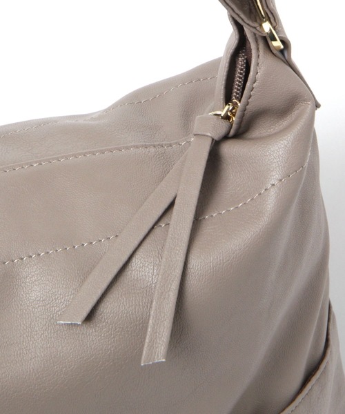 LEPSIM（レプシィム）の「フェイクレザーBIGショルダーバッグ　123146（ショルダーバッグ・レディース・ブラック/アイボリー/グレイッシュベージュ・ONE SIZE）」の8枚目の写真