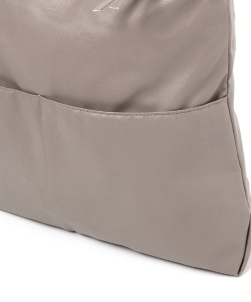 LEPSIM（レプシィム）の「フェイクレザーBIGショルダーバッグ　123146（ショルダーバッグ・レディース・ブラック/アイボリー/グレイッシュベージュ・ONE SIZE）」の14枚目の写真