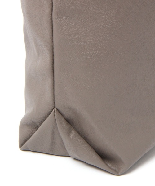 LEPSIM（レプシィム）の「フェイクレザーBIGショルダーバッグ　123146（ショルダーバッグ・レディース・ブラック/アイボリー/グレイッシュベージュ・ONE SIZE）」の18枚目の写真