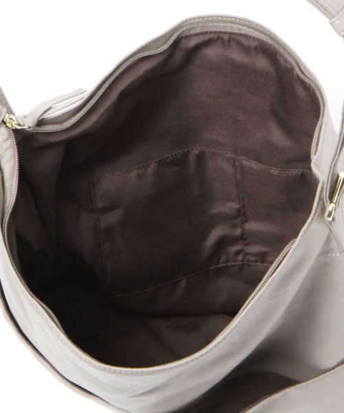 LEPSIM（レプシィム）の「フェイクレザーBIGショルダーバッグ　123146（ショルダーバッグ・レディース・ブラック/アイボリー/グレイッシュベージュ・ONE SIZE）」の4枚目の写真