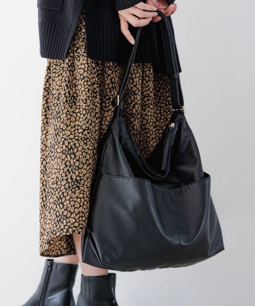 LEPSIM（レプシィム）の「フェイクレザーBIGショルダーバッグ　123146（ショルダーバッグ・レディース・ブラック/アイボリー/グレイッシュベージュ・ONE SIZE）」の21枚目の写真