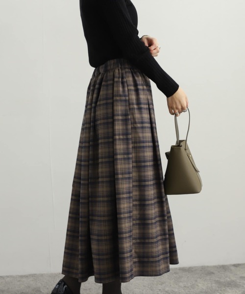 URBAN RESEARCH DOORS（アーバンリサーチドアーズ）の「ラメチェックタックギャザースカート（スカート・レディース・モカ/ベージュ系その他・MEDIUM）」の4枚目の写真