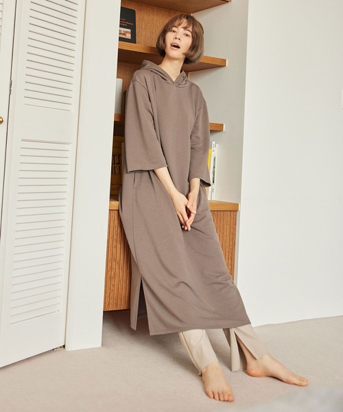 bijorie（ビジュリィ）の「【bijorie】ウラケフード付きワンピース（ルームワンピース・レディース・グレー/ラベンダー・FREE）」の2枚目の写真