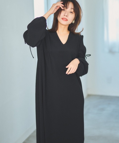 N WITH.(エヌウィズ)の「プリーツロングワンピース/ウエスト切替デザイン × リラックスシルエット(ワンピース・レディース・ブラック/ベージュ/カーキブラウン・FREE)」の19枚目の写真