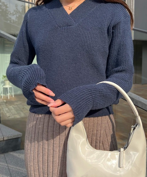 Lamoa(ラモア)の「Lamoa/Vネック リブニット プルオーバー(ニット/セーター・レディース・グレー/ブルー/アイボリー/ネイビー・FREE)」の4枚目の写真