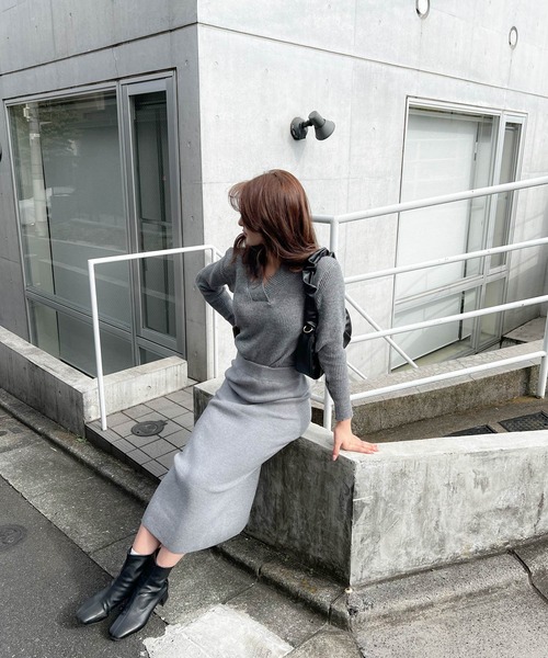 Lamoa(ラモア)の「Lamoa/Vネック リブニット プルオーバー(ニット/セーター・レディース・グレー/ブルー/アイボリー/ネイビー・FREE)」の11枚目の写真