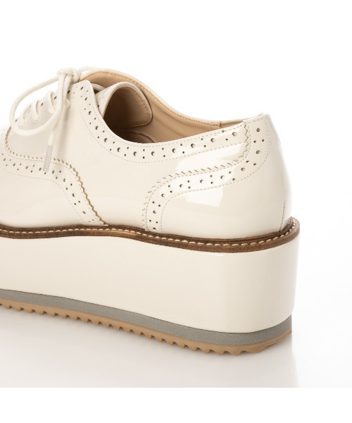 EVOL(イーボル)の「【EVOL】厚底レースアップシューズ IU5002(ドレスシューズ・レディース・ブラック系その他/アイボリー/ブラック・22.5cm/23.5cm/24.5cm/23.0cm/24.0cm/22.0cm)」の8枚目の写真