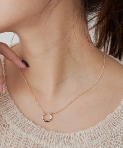 VANNIE U(ヴァニーユー)の「two U neckless(ネックレス・レディース・ゴールド・FREE)」の4枚目の写真