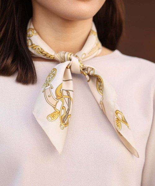 a.v.v（アーヴェヴェ）の「【バンダナ/スカーフ】ベルト柄スカーフ（バンダナ/スカーフ・レディース・ミント/ベージュ・38）」の3枚目の写真