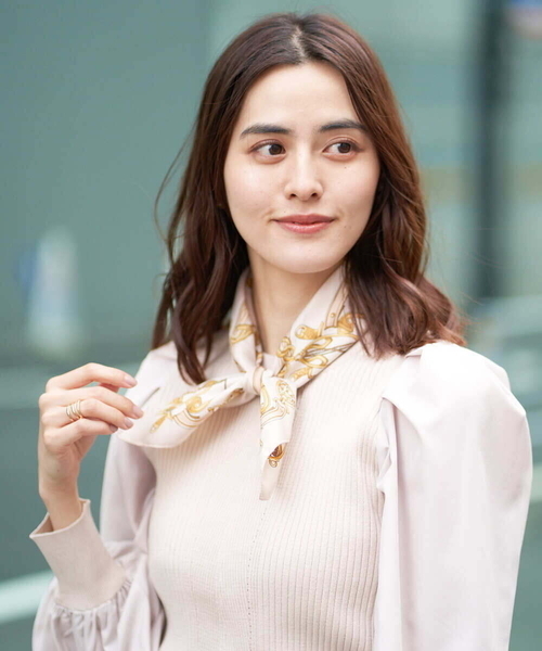 a.v.v（アーヴェヴェ）の「【バンダナ/スカーフ】ベルト柄スカーフ（バンダナ/スカーフ・レディース・ミント/ベージュ・38）」の5枚目の写真