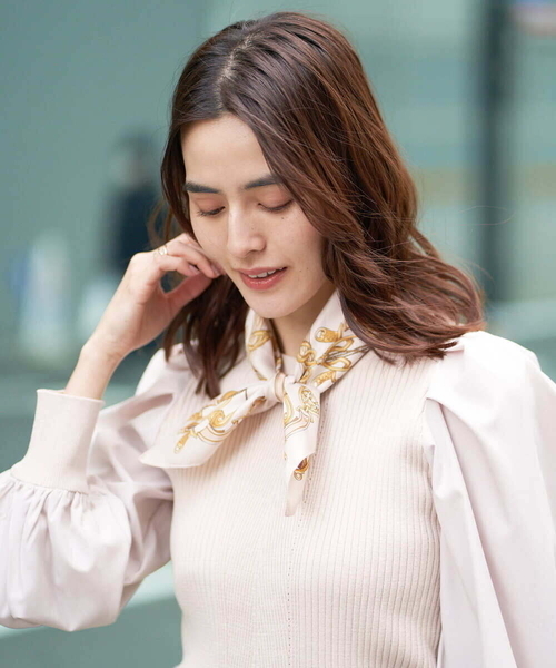 a.v.v（アーヴェヴェ）の「【バンダナ/スカーフ】ベルト柄スカーフ（バンダナ/スカーフ・レディース・ミント/ベージュ・38）」の6枚目の写真