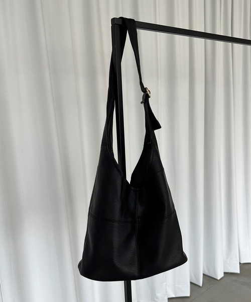 apres jour mignon（アプレジュールミニョン）の「【apresjour mignon×ARIAZ】ポーチ付きフェイクレザートートバッグ（ショルダーバッグ・レディース・ブラウン系その他/ブラック・ONESIZE）」の3枚目の写真