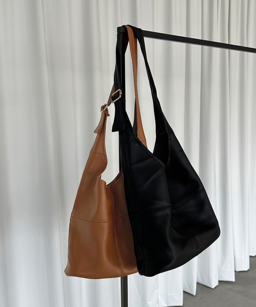 apres jour mignon（アプレジュールミニョン）の「【apresjour mignon×ARIAZ】ポーチ付きフェイクレザートートバッグ（ショルダーバッグ・レディース・ブラウン系その他/ブラック・ONESIZE）」の4枚目の写真