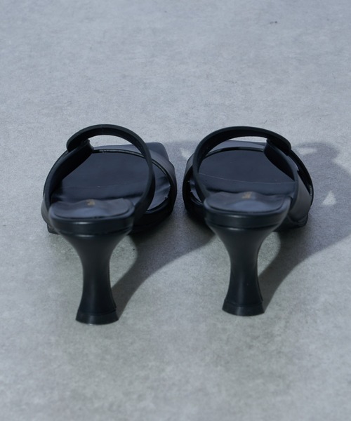 Lui's（ルイス）の「ツイストデザインミュール（サンダル・レディース・ブラック/ブラウン・23.5/24.5/23.5cm/24.5cm）」の3枚目の写真