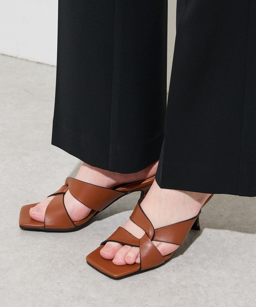 Lui's（ルイス）の「ツイストデザインミュール（サンダル・レディース・ブラック/ブラウン・23.5/24.5/23.5cm/24.5cm）」の11枚目の写真