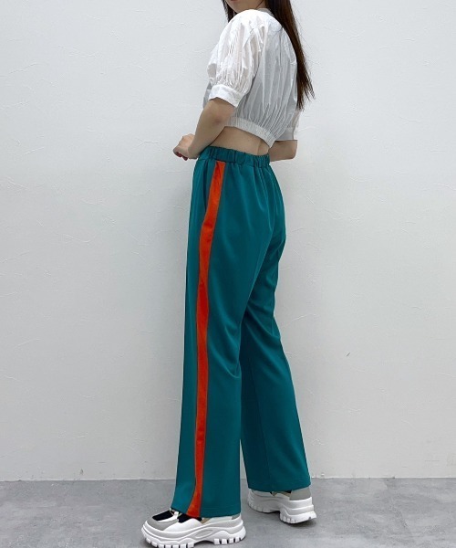 FOREVER 21（フォーエバー トゥエンティーワン）の「配色ラインジャージパンツ（スウェットパンツ・レディース・レッド系その他/グリーン/ブルー/ブラック・MEDIUM/SMALL）」の7枚目の写真