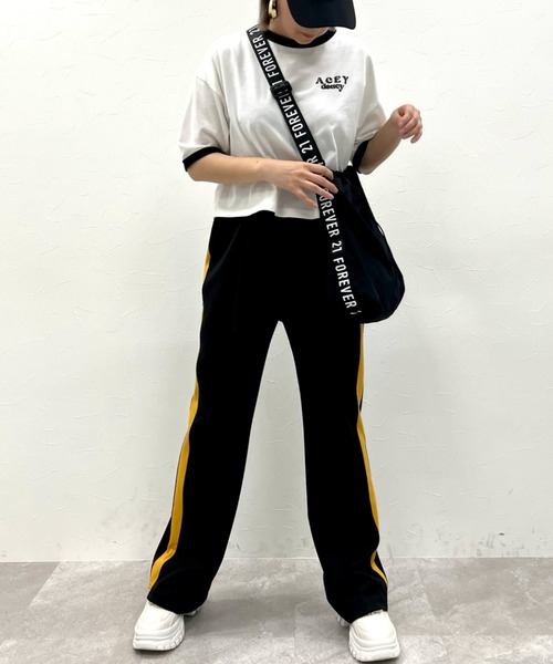 FOREVER 21（フォーエバー トゥエンティーワン）の「配色ラインジャージパンツ（スウェットパンツ・レディース・レッド系その他/グリーン/ブルー/ブラック・MEDIUM/SMALL）」の6枚目の写真