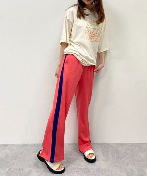 FOREVER 21（フォーエバー トゥエンティーワン）の「配色ラインジャージパンツ（スウェットパンツ・レディース・レッド系その他/グリーン/ブルー/ブラック・MEDIUM/SMALL）」の13枚目の写真