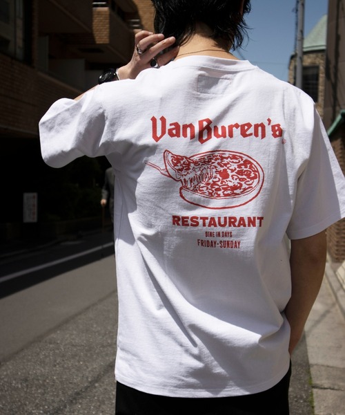 UNIVERSAL OVERALL(ユニバーサルオーバーオール)の「ユニバーサルオーバーオール プリントTシャツ / ロゴTシャツ / RESTAURANT TEE(Tシャツ/カットソー・メンズ・ブラック×レッド/ブラック×ホワイト/ホワイト×レッド・M/L/S/XL)」の6枚目の写真