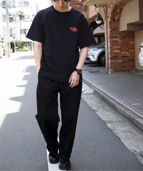 UNIVERSAL OVERALL(ユニバーサルオーバーオール)の「ユニバーサルオーバーオール プリントTシャツ / ロゴTシャツ / RESTAURANT TEE(Tシャツ/カットソー・メンズ・ブラック×レッド/ブラック×ホワイト/ホワイト×レッド・M/L/S/XL)」の11枚目の写真