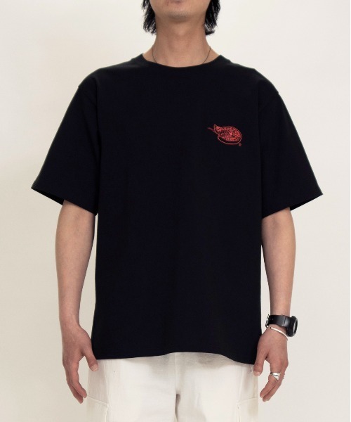 UNIVERSAL OVERALL(ユニバーサルオーバーオール)の「ユニバーサルオーバーオール プリントTシャツ / ロゴTシャツ / RESTAURANT TEE(Tシャツ/カットソー・メンズ・ブラック×レッド/ブラック×ホワイト/ホワイト×レッド・M/L/S/XL)」の12枚目の写真