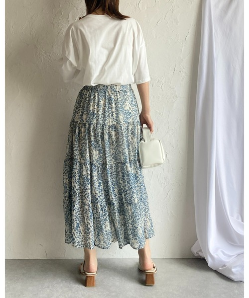 She's Closet(シーズクローゼット)の「花柄フラワープリントボリュームフレアロングティアードスカート(スカート・レディース・グレイッシュベージュ/ブルー/グリーン/ブラック・FREE)」の19枚目の写真