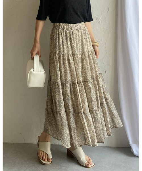 She's Closet(シーズクローゼット)の「花柄フラワープリントボリュームフレアロングティアードスカート(スカート・レディース・グレイッシュベージュ/ブルー/グリーン/ブラック・FREE)」の20枚目の写真