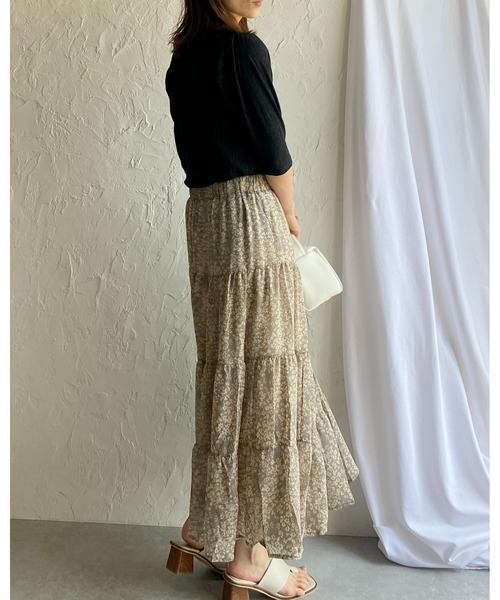She's Closet(シーズクローゼット)の「花柄フラワープリントボリュームフレアロングティアードスカート(スカート・レディース・グレイッシュベージュ/ブルー/グリーン/ブラック・FREE)」の11枚目の写真