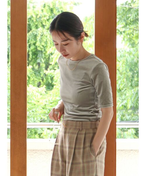 Ungrid（アングリッド）の「ベロアフィットTee（Tシャツ/カットソー・レディース・オレンジ/グリーン/ヘザーグレー・FREE）」の4枚目の写真