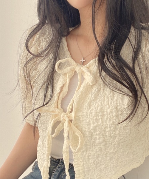 by muni:r（バイ ムニール）の「スリットリボンブラウスカーディガン（シャツ/ブラウス・レディース・ブラック/アイボリー・FREE）」の5枚目の写真