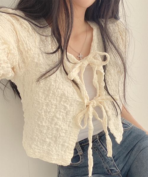 by muni:r（バイ ムニール）の「スリットリボンブラウスカーディガン（シャツ/ブラウス・レディース・ブラック/アイボリー・FREE）」の9枚目の写真