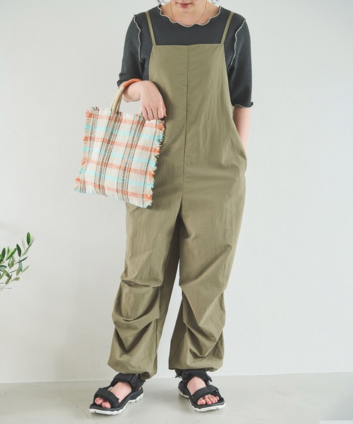 Crisp（クリスプ）の「ナイロンキャミサロペット（サロペット/オーバーオール・レディース・ブラック/カーキ・FREE）」の17枚目の写真