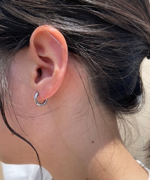 PARKS TOKYO SELECT（パークストウキョウセレクト）の「金属アレルギー対応 サージカルステンレス/316L ワンタッチラウンドフープピアス（ピアス（両耳用）・レディース・シルバー/ブラック・15 /19/17/14）」の8枚目の写真