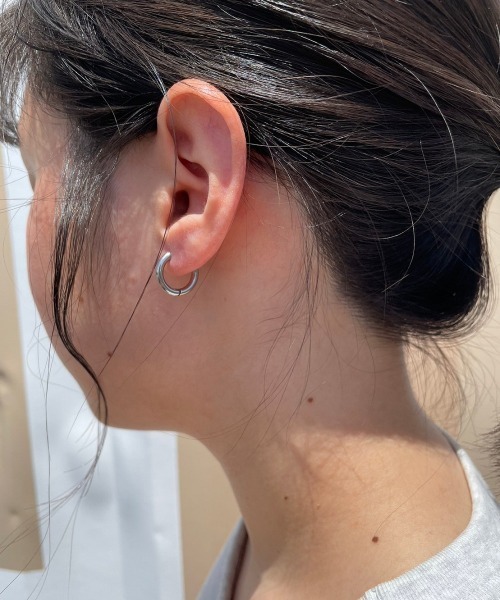 PARKS TOKYO SELECT（パークストウキョウセレクト）の「金属アレルギー対応 サージカルステンレス/316L ワンタッチラウンドフープピアス（ピアス（両耳用）・レディース・シルバー/ブラック・15 /19/17/14）」の10枚目の写真