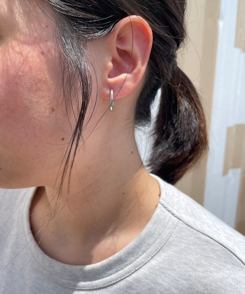 PARKS TOKYO SELECT（パークストウキョウセレクト）の「金属アレルギー対応 サージカルステンレス/316L ワンタッチラウンドフープピアス（ピアス（両耳用）・レディース・シルバー/ブラック・15 /19/17/14）」の11枚目の写真