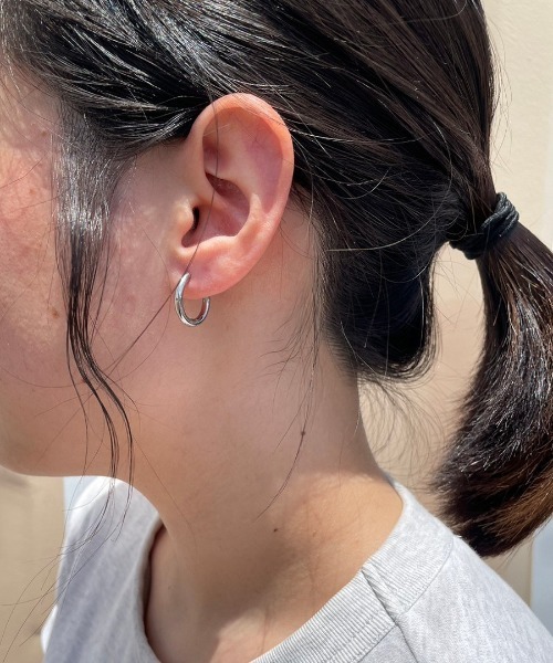 PARKS TOKYO SELECT（パークストウキョウセレクト）の「金属アレルギー対応 サージカルステンレス/316L ワンタッチラウンドフープピアス（ピアス（両耳用）・レディース・シルバー/ブラック・15 /19/17/14）」の12枚目の写真