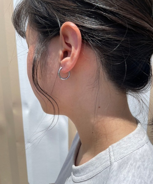 PARKS TOKYO SELECT（パークストウキョウセレクト）の「金属アレルギー対応 サージカルステンレス/316L ワンタッチラウンドフープピアス（ピアス（両耳用）・レディース・シルバー/ブラック・15 /19/17/14）」の13枚目の写真